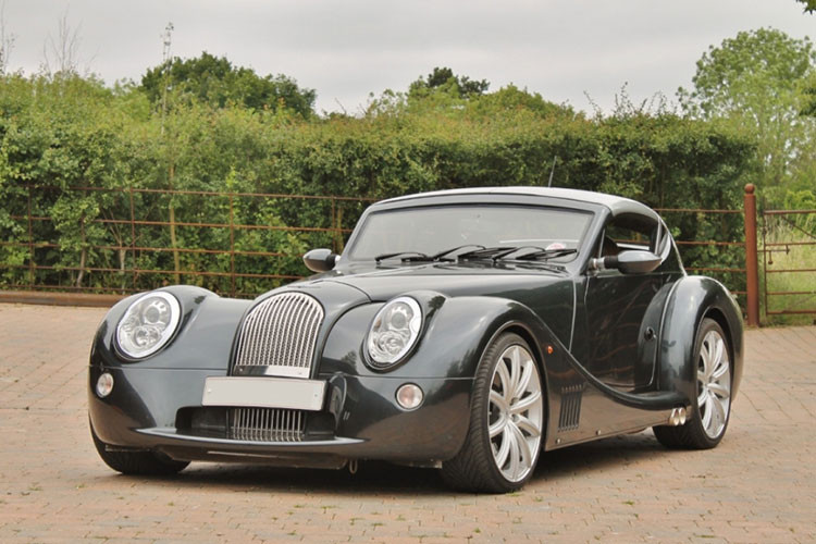 Do thương hiệu Morgan của Anh quốc, đặt trụ sở tại Malvern, Worcestershire, sản xuất, Aeromax vốn là phiên bản coupe của mẫu xe Aero 8. "Trái tim" của mẫu xe này là khối động cơ BMW V8, dung tích 4.8L, tạo ra công suất tối đa 380 mã lực. Nhờ đó, Morgan Aeromax có thể tăng tốc từ 0-100 km/h trong thời gian chưa đến 5 giây trước khi đạt vận tốc tối đa 256 km/h.