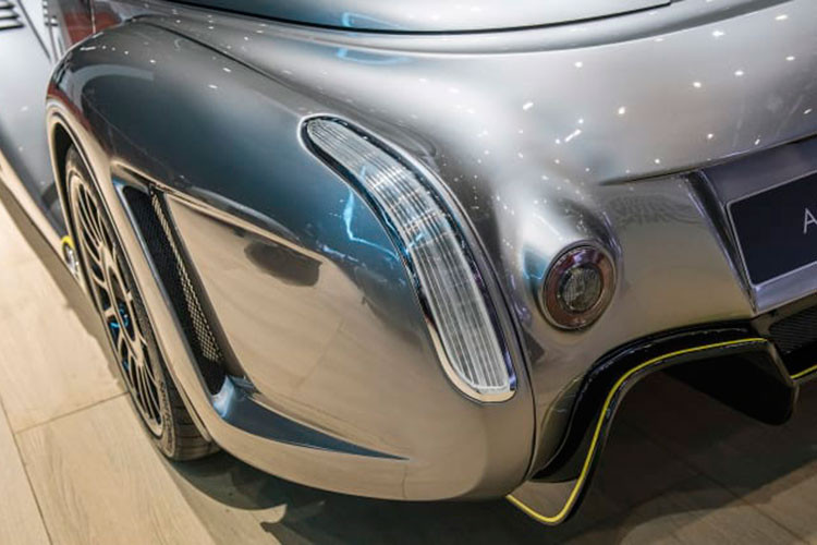 Ước tính, đám tang theo kế hoạch này sẽ khiến ông Allen mất tổng số tiền khoảng 350.000 AUD (6 tỷ đồng). Tuy nhiên, triệu phú người Úc cảm thấy hoàn toàn đáng tiền. "Tôi là người đánh giá cao nghệ thuật xe hơi và khi lần đầu tiên nhìn thấy Morgan Aeromax, tôi đã biết đây là tác phẩm điêu khắc 4 bánh", ông Allen chia sẻ.