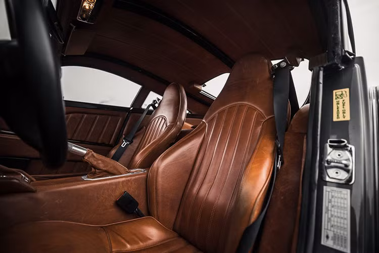 Chưa hết, ông Allen còn muốn gia đình mặc quần áo bằng da cá sấu cho mình khi ông qua đời. Thi thể của ông sẽ được đặt ở ghế lái với 1 tay đặt lên vô lăng của chiếc Morgan Aeromax và một tay cầm điếu xì gà.