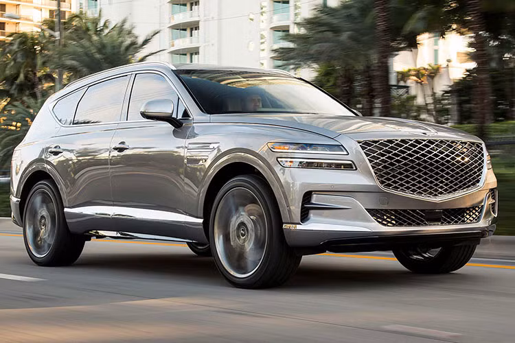 Cuối cùng là động cơ xăng SmartStream G3.5 T-GDI với 6 xi-lanh, tăng áp, dung tích 3.0L, cho công suất tối đa 380 mã lực và mô-men xoắn cực đại 530 Nm. Giá xe Genesis GV80 2022 chưa công bố, xe sẽ chính thức trình làng vào quý III năm nay tại thị trường quê nhà Hàn Quốc như đối thủ của BMW X5 và Mercedes-Benz GLE. Xe sẽ được bổ sung màu nội thất và màu sơn nhám mới ở ngoại thất.