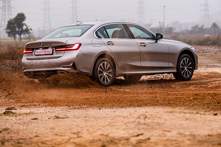 Thông tin về động cơ của BMW 3-Series Gran Limousine 2021 tại Thái Lan hiện chưa được công bố. Trong khi đó, xe tại Ấn Độ có 2 loại động cơ giống bản thường. Đầu tiên là động cơ xăng 4 xi-lanh, tăng áp, dung tích 2.0L, sản sinh công suất tối đa 258 mã lực. Thứ hai là động cơ diesel 4 xi-lanh, tăng áp, dung tích 2.0L với công suất tối đa 190 mã lực. Động cơ kết hợp với hộp số tự động 8 cấp.