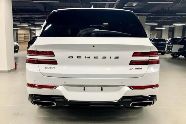 Genesis GV80 2021 được trang bị đầy đủ các “đồ chơi” an toàn và hỗ trợ lái hiện đại như 10 túi khí (Tiêu chuẩn), loạt các hệ thống như điều khiển hành trình thích ứng thông minh, hỗ trợ phòng tránh va chạm trước/sau, cảnh báo điềm mù. Với mức giá 3,8 tỷ đồng, Genesis GV80 2021 chính là lựa chọn chơi SUV hạng sang cỡ trung tốt trong tầm giá, tiết kiệm hàng trăm triệu đồng so với lựa chọn xe sang của Nhật và Đức.