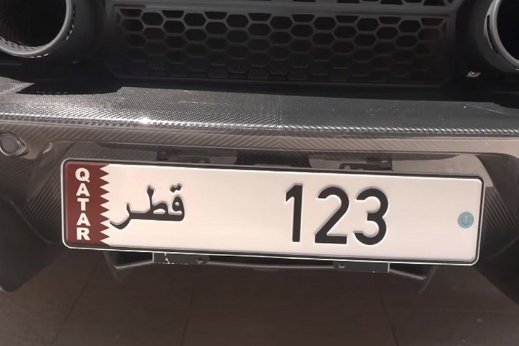 Chiếc siêu xe Lamborghini Aventador SVJ Roadster này được ước tính có tổng giá trị hơn 10 triệu Euro (khoảng 11,76 triệu USD hay 270,6 tỷ đồng). Có thể nói, đây là chiếc Lamborghini Aventador SVJ Roadster đắt nhất thế giới.