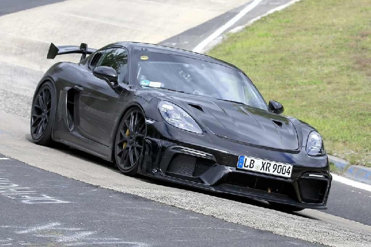 Akrapovic – hãng chuyên sản xuất hệ thống ống xả hiệu năng cao dành cho xe thương mại cũng như xe đua, mới đây đã ra mắt bộ ống xả slip-on bằng titan dành cho Porsche 718 Cayman GT4 mới. Đặc biệt hơn, bộ ống xả Slip-On Race Line and Link của Akrapovic rất tiện dụng khi chỉ cần tốn khoảng hai giờ lắp đặt, bạn đã có thể sử dụng được và tận hưởng âm thanh đến từ hệ thống ống xả mới.