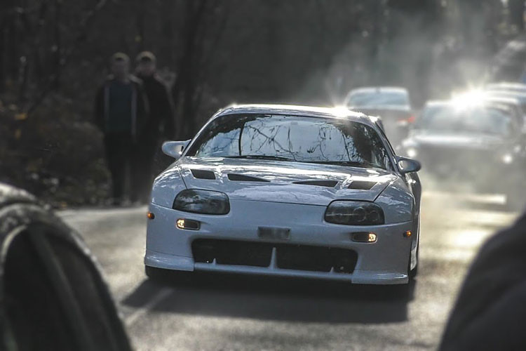 Trong ảnh là chiếc xe đua đường phố TRD 3000GT từ Toyota Supra - dòng xe thể thao danh tiếng của Toyota. Được hoàn thiện bởi bộ phận xe đua TRD của Toyota, 3000GT được sản xuất 35 chiếc vào năm 1994.