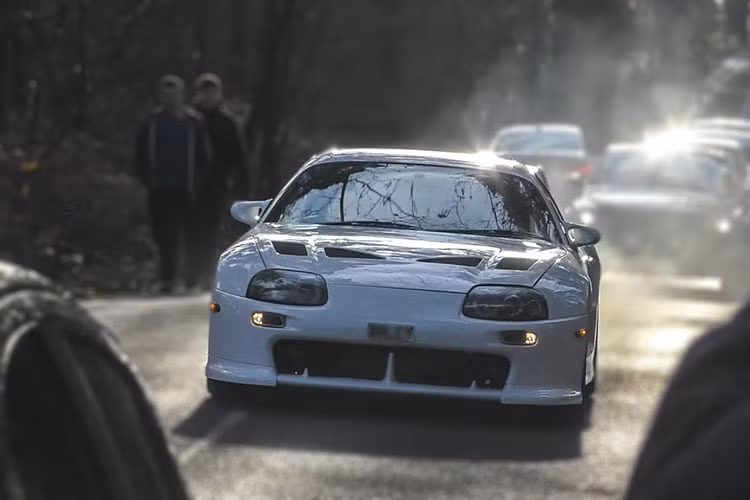 Trong ảnh là chiếc xe đua đường phố TRD 3000GT từ Toyota Supra - dòng xe thể thao danh tiếng của Toyota. Được hoàn thiện bởi bộ phận xe đua TRD của Toyota, 3000GT được sản xuất 35 chiếc vào năm 1994.