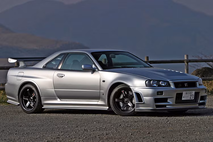 Nissan Skyline GT-R Nismo Z-Tune được ra đời nhằm đánh dấu việc dòng xe huyền thoại Skyline GT-R dừng sản xuất vào năm 2002. Hãng xe Nhật Bản đã mua lại những model R34 GT-R V Spec chạy lướt để thực hiện dự án này và có chưa đến 20 chiếc Nismo Z-Tune được ra đời.