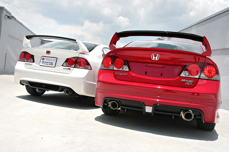 Bên cạnh đó, thân xe còn được nâng cấp sợi carbon và hợp kim nhôm để giảm trọng lượng. Động cơ I4 2.0L trở nên mạnh hơn với thông số công suất 237 mã lực.