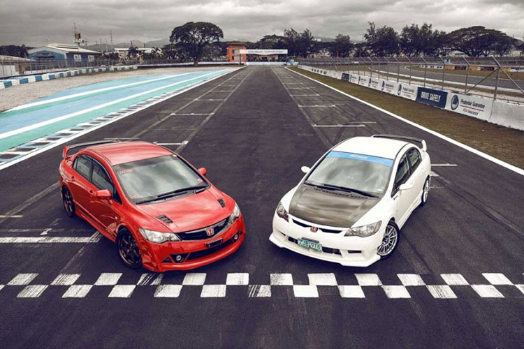 Toàn bộ 300 chiếc Honda Civic FD2 Type R Mugen RR đã được bán sạch chỉ trong 10 phút vào năm 2007. Sức hút của mẫu Honda Civic này đến từ gói phụ kiện nội ngoại thất của Mugen bao gồm bộ mâm 18 inch, ốp cản trước/sau, ghế ngồi kiểu xe đua...