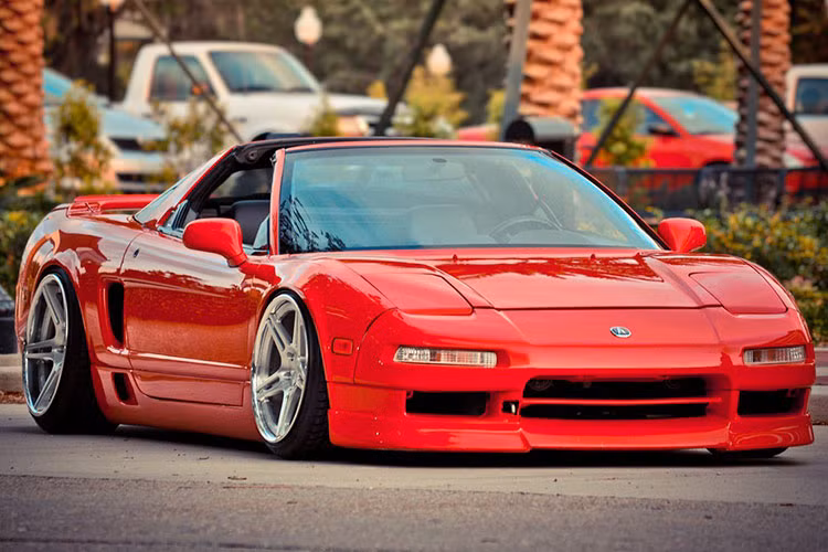 Đầu tiên trông số những chiếc xe ôtô Nhật Bản hàng hiếm chính là Honda NSX Type R, đây là phiên bản hiệu năng cao của thế hệ NSX đầu tiên với 483 chiếc được ra lò