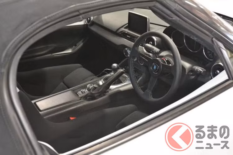 Mới đây, một số sinh viên thiết kế Nhật Bản đã nhìn nhận vị trí của Cosmo trong lịch sử Mazda và quyết định cố gắng đưa nó vào thế kỷ 21 với một phiên bản hiện đại dựa trên một trong những mẫu xe thành công lớn nhất của Mazda - MX-5 Miata.