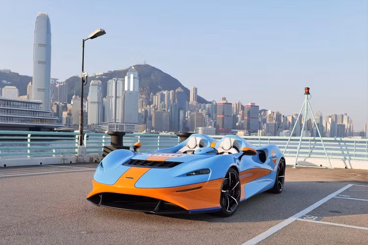 "Trái tim" của siêu xe triệu đô McLaren Elva là khối động cơ xăng V8, tăng áp kép, dung tích 4.0 lít tương tự "đàn anh" Senna.