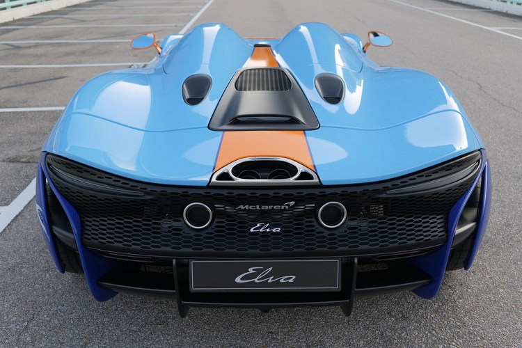 Về giá xe McLaren Elva tại Hương Cảng, đại lý McLaren Hồng Kông ước tính là giá bán chưa thuế của xe sẽ rơi vào khoảng 1,2 triệu Bảng Anh cho đến 1,4 triệu Bảng Anh tuỳ theo sự cá nhân hoá của chủ xe. Đơn vị này cũng dự tính là McLaren Elva khi lăn bánh ở khu vực hành chính đặc biệt của Trung Quốc sẽ có giá lên đến 30 triệu đô la HKD, tương đương gần 90 tỷ đồng.