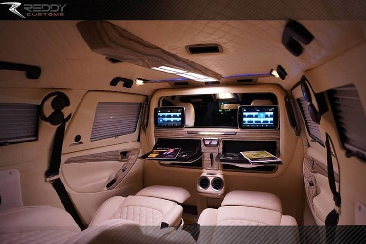 Mới đây, một xưởng độ tại Ấn Độ có tên Reddy Customs đã cho ra đời phiên bản độ thương gia hoá của mẫu xe MPV Toyota Innova. Đáng chú ý, mức giá được đơn vị này đưa ra cho toàn bộ quá trình tu bổ xe chỉ dừng lại con số 440.000 Rupee (khoảng 140 triệu đồng). Đây được xem là số tiền rất phải chăng để biến một mẫu MPV phổ thông như Toyota Innova trở nên sang trọng và tiện nghi chuẩn thương gia.