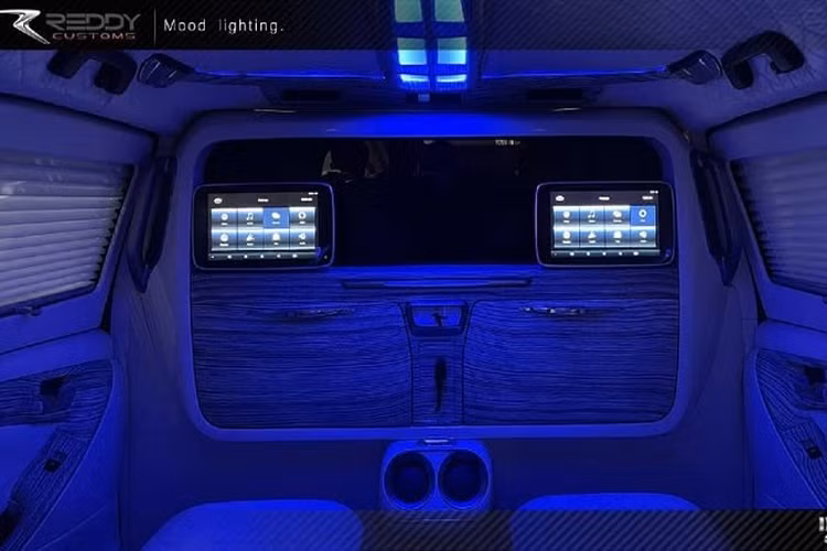 Theo xưởng độ Reddy Customs, họ chỉ can thiệp vào nâng cấp các đồ nội thất trong xe và không có tinh chỉnh nào về các chi tiết động cơ, hệ thống treo nguyên bản. Chính vì vậy, giá độ xe Toyota Innova này cũng dừng lại ở con số rất hợp lý, chỉ ở mức khá rẻ.