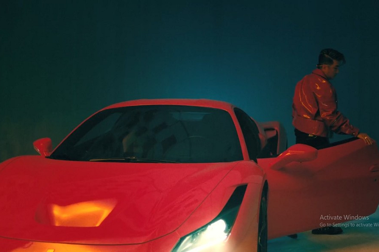 Đàm Vĩnh Hưng cùng dàn trai nam thần trong MV của mình xoay quanh các chị em, sản phẩm âm nhạc của Mr. Đàm còn có 3 siêu xe bao gồm Ferrari 488 GTB màu trắng, McLaren 570S và Ferrari F8 Tributo Được biết, chiếc siêu xe Ferrari F8 Tributo xuất hiện trong MV mới của Đàm Vĩnh Hưng là xe thứ 3 về nước và hiện vẫn chưa có chủ nhân. Ban đầu, siêu xe này được 1 đại gia ở tỉnh Bà Rịa - Vũng Tàu mua về nhưng chỉ chưa được 1 tháng đã bán lại.