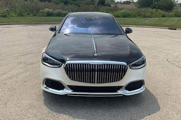 Sở hữu hộp số 9 cấp, xe có thể tăng tốc từ vị trí xuất phát lên 97 km/h chỉ trong vòng 4,7 giây. Một số tính năng lái thú vị trên mẫu xe Mercedes-Maybach S580 4Matic 2021 bao gồm hệ thống hỗ trợ lái bán tự động cấp độ 3, đánh lái bánh sau hay hệ thống treo khí nén được phát triển đặc biệt với chế độ Maybach mang đến sự êm ái tốt nhất.