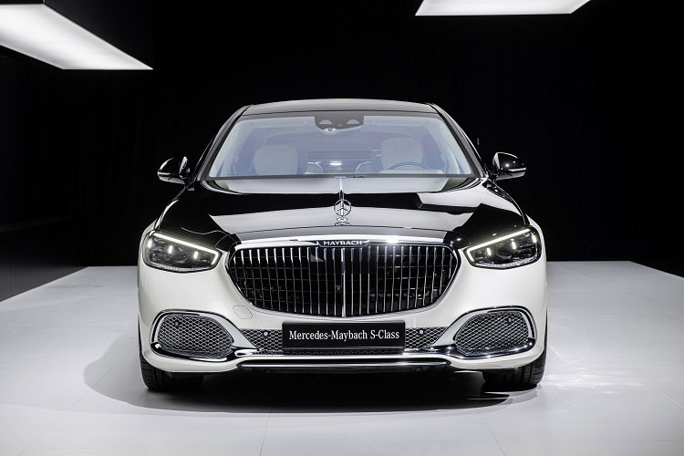 Hiện dòng xe siêu sang Mercedes-Maybach S-Class đã bước sang thế hệ mới với những sự thay đổi ở ngoại hình cũng như bên trong khoang lái nên đã nhanh chóng được các đại gia Việt để mắt đến. Hiện tại, các công ty nhập khẩu tư nhân trong nước đã đánh tiếng mang dòng xe siêu sang này về nước với phiên bản được cho là rẻ nhất hiện nay, Mercedes-Maybach S580 4Matic 2021 mới.
