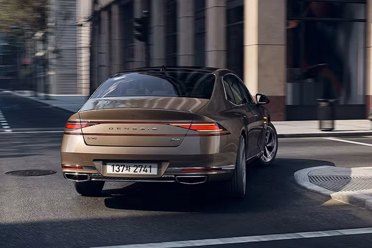 Chiếc flagship được thiết kế lại hứa hẹn đem đến một chuyến đi êm ái hơn nhờ Hệ thống treo điện tử Preview-Electronic Control Suspension. Hệ thống này sử dụng camera phía trước để nhận biết điều kiện đường xá và dự đoán những vị trí mấp mô để điều chỉnh xe êm ái. 