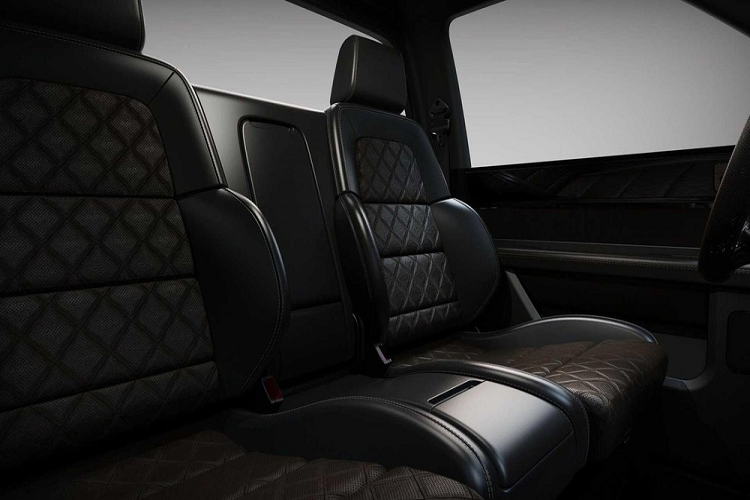 Trái ngược với phong cách hiện đại thường thấy ở những chiếc bán tải điện đang được mong đợi như Tesla Cybertruck hay Rivian R1T, Alpha Wolf áp dụng một thiết kế cổ điển làm gợi nhớ đến những mẫu bán tải trong quá khứ. Đây là một điểm chung của các mẫu xe điện Alpha khi sedan Ace và crossover Jax cũng đều có thiết kế hoài cổ, gọn gàng mà đẹp mắt.