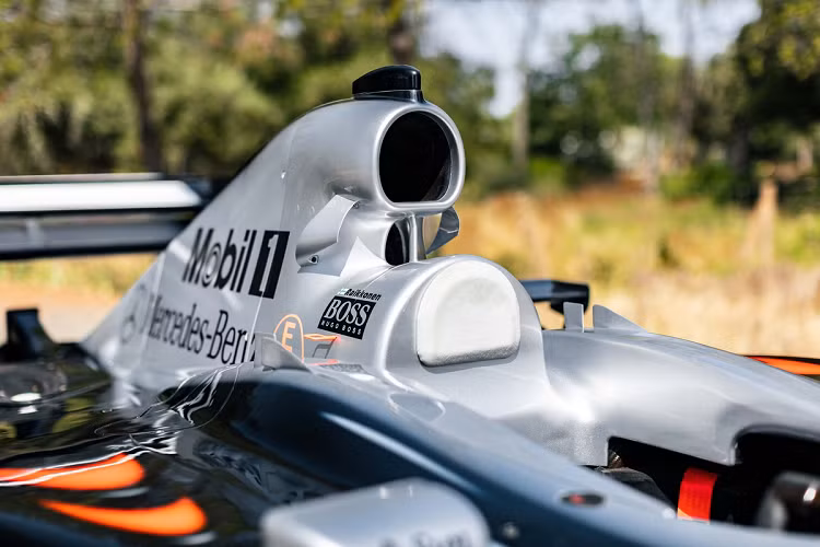 "Trái tim" của chiếc xe là động cơ Mercedes-Benz V10 3.0L, khối động cơ này có khả năng tạo ra công suất tối đa lên đến 845 mã lực tại 18.500 vòng/phút.