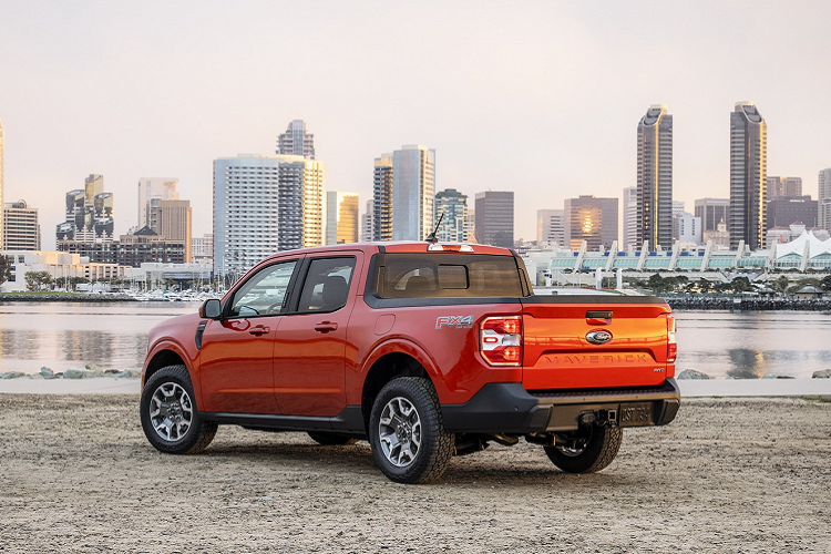 Mang thiết kế xe bán tải cỡ nhỏ, vậy kích thước của mẫu xe bán tải Ford Maverick 2022 là bao nhiêu? Theo công bố, Maverick 2022 dài 5.072 mm và rộng 1.745 mm, ngắn hơn khoảng 282 mm và thấp hơn 53 mm so với mẫu Ford Ranger, trước đây là mẫu bán tải nhỏ nhất của Ford.