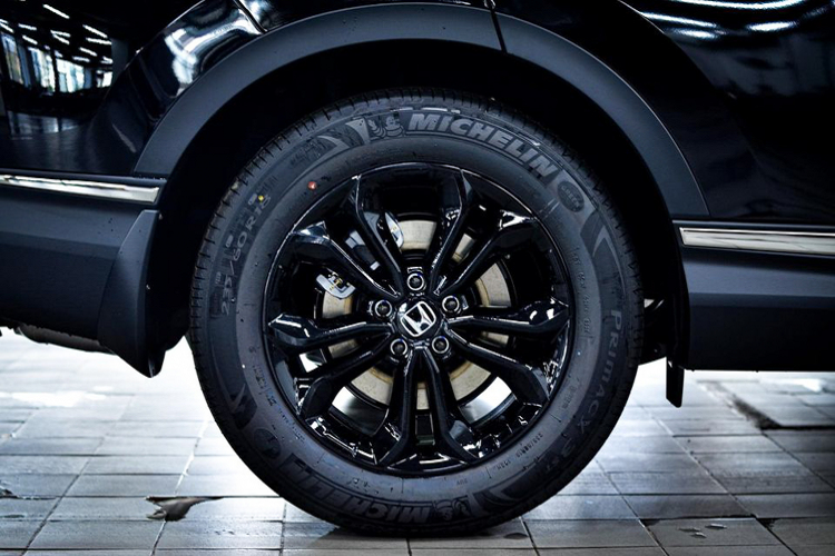 Phiên bản này được trang bị đầy đủ hệ thống an toàn và hỗ trợ lái Honda SENSING gồm: Hệ thống phanh giảm thiểu va chạm (CMBS); Hệ thống đèn pha thích ứng tự động (AHB); Hệ thống kiểm soát hành trình thích ứng bao gồm dải tốc độ thấp (ACC with LSF); Hệ thống giảm thiểu chệch làn đường (RDM); Hệ thống hỗ trợ giữ làn đường (LKAS).