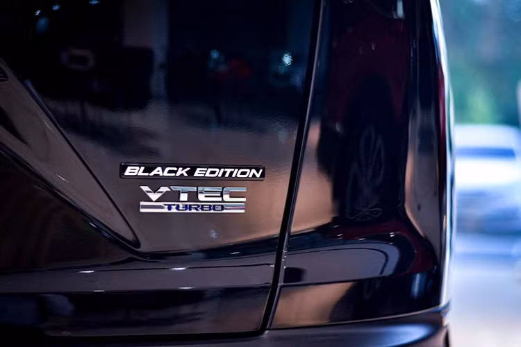 Không có khác biệt gì về động cơ và hệ truyền động, CR-V LSE vẫn sử dụng động cơ 4cyl thẳng hàng, dung tích 1.5L tăng áp cho công suất tối đa 188 mã lực, sử dụng kế hợp với hộp số CVT và hệ dẫn động cầu trước (FWD).