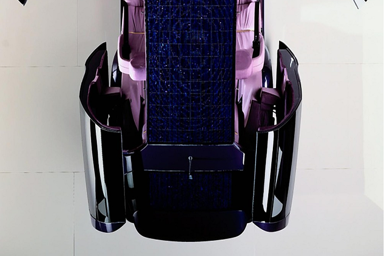 Nhiều hệ thống an toàn được trang bị trên F 100 cuối cùng đã được đưa vào tiêu chuẩn chung của ngành ô tô. Đầu tiên là hệ thống kiểm soát khoảng cách, tương tự như kiểm soát hành trình thích nghi ngày nay, và được ra mắt lần đầu trên một chiếc Mercedes W220 S-Class với tên gọi KTTONIC trong năm 1998. Ngoài ra, mẫu concept còn có hệ thống hỗ trợ điểm mù chủ động và camera đi lùi, lần lượt được giới thiệu vào năm 2007 và 2005 trên W221 S-Class. Tất cả những tính năng này đều thường được thấy trên nhiều chiếc xe hiện đại, nhưng Mercedes đã nghĩ về chúng từ năm 1991.