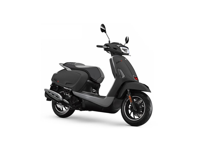 Sức mạnh của Kymco Like Sport 125 là khối động cơ có dung tích 125cc đạt tiêu chuẩn khí thải Euro 5. Có công suất tối đa 11,6 mã lực tại ngưỡng tua 8.500 vòng/ phút và mô-men xoắn cực đại 10,4 Nm tại 6.750 vòng tua/phút.