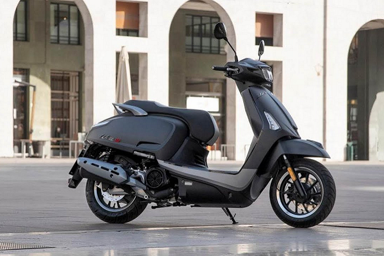 Hiện tại, giá xe Kymco Like Sport 125 hiện đang được bán chính hãng tại thị trường châu Âu với mức đề xuất khoảng 2.699 Euro (tương đương với khoảng 74 triệu đồng).