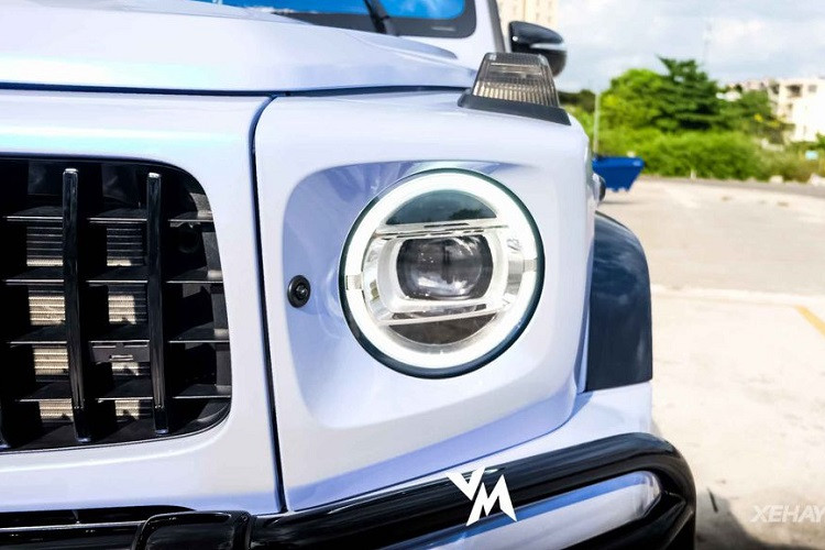 Để tạo nét cá tính riêng, không ít tay chơi đã tinh chỉnh lại chiếc xe của mình bằng những gói độ khác nhau, góp phần mang tới màu sắc riêng cho bản thân cũng như chiếc xe. Chiếc Mercedes-AMG G63 trong bài viết là một ví dụ minh hoạ cho điều đó.