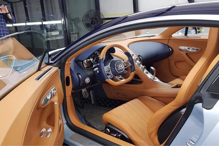 "Ông hoàng tốc độ" Bugatti Chiron đắt tiền được rao bán với nhà giàu Việt Nam được trang bị khối động cơ W16 (với 2 động cơ V8 xếp thành hình chữ W), dung tích 8.0 lít, 4 bộ tăng áp, sản sinh công suất tối đa lên đến 1.500 mã lực và mô-men xoắn cực đại đạt 1.600 Nm.