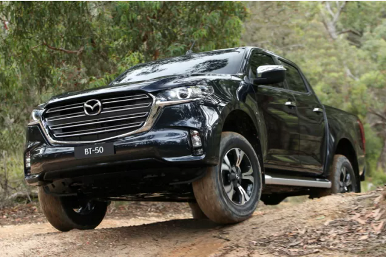 Bên cạnh phiên bản động cơ Dầu 4cyl 1.9L, VGS Turbo (RZ4E-TC; chia sẻ với Isuzu D-Max) cho công suất tối đa 150 mã lực tại 3.600 vòng/phút, mô-men xoắn cực đại 350 Nm ở tốc độ 1.800 - 2.600 vòng/phút. Phiên bản máy Dầu 4cyl 3.0L, VGS Turbo của Mazda BT-50 2022 mang công suất mạnh mẽ hơn động cơ 1.9L.