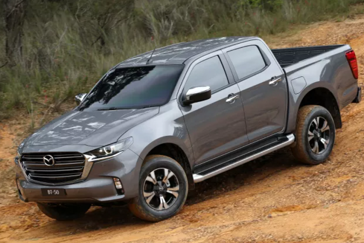 Để kéo khách, hiện tại Mazda Việt Nam đang ưu đãi “bao” trọn 100% lệ phí trước bạ cho khách mua xe BT-50. Theo đó, Mazda BT-50 hiện đang là mẫu bán tải nhập khẩu duy nhất trong phân khúc có ưu đãi 100% lệ phí trước bạ.