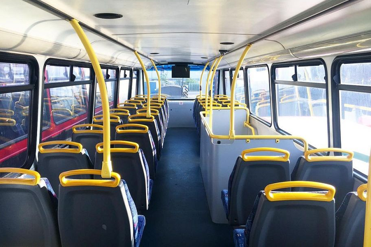 Theo My Journal, cặp đôi này đã tìm thấy một chiếc xe buýt hai tầng cũ không còn được sử dụng và mua nó với giá 3.500 USD (khoảng 80 triệu đồng). Được biết, vì không muốn tiêu tiền vào một căn hộ cho thuê nên họ đã sáng tạo ra ý tưởng này.