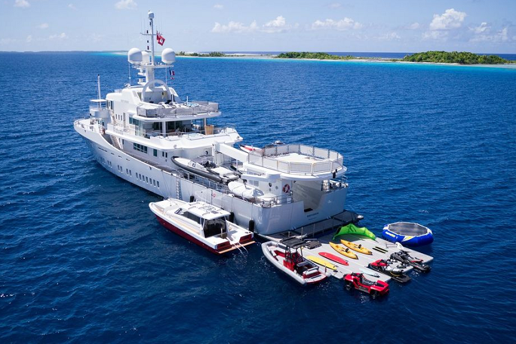 Người đồng sáng lập của Google đã mua siêu du thuyền Senses vào năm 2011. Tuy nhiên vào năm ngoái, Larry Paige đã bán chiếc du thuyền cho một người giấu danh tính với số tiền không được tiết lộ. Mặc dù có tuổi đời khá cao nhưng Senses vẫn là một trong những du thuyền sang trọng nhất hiện tại có thể thuê được.