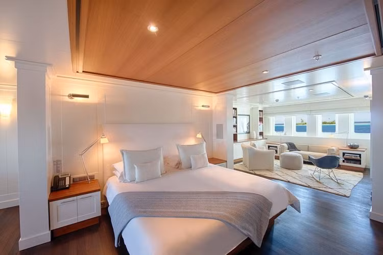 Chưa hết, Senses còn được bổ sung phòng tắm hơi mới trong phòng tập thể dục, một bể sục, các tấm kính trên boong chính có thể chịu được mọi thời tiết khắc nghiệt. Dự án cũng bao gồm cả việc bảo dưỡng động cơ và hệ thống điều hòa không khí.