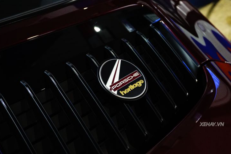 Về truyền động, Porsche 911 Targa 4S Heritage Design được trang bị động cơ boxer tăng áp kép 3.0L 6 xi-lanh sản sinh công suất 444 mã lực và mô-men xoắn 530 Nm.