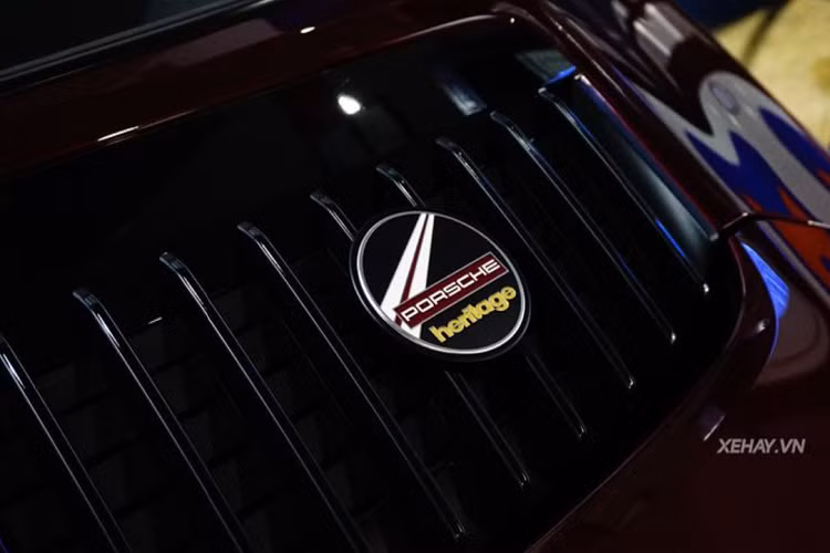 Về truyền động, Porsche 911 Targa 4S Heritage Design được trang bị động cơ boxer tăng áp kép 3.0L 6 xi-lanh sản sinh công suất 444 mã lực và mô-men xoắn 530 Nm.