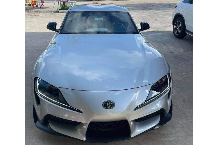 Mới đây, hình ảnh về chiếc xe thể thao Toyota GR Supra 2021 mới đã có mặt tại dải đất hình chữ S được chia sẻ lên mạng xã hội nhanh chóng nhận được sự quan tâm của giới mê xe trong khắp cả nước.