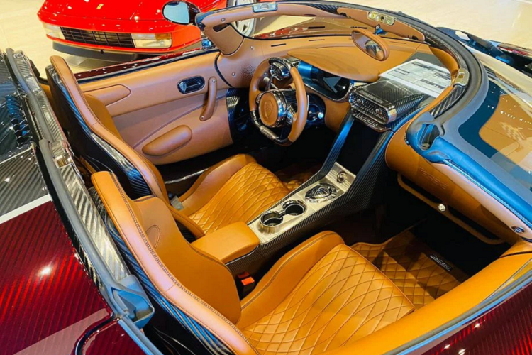 Tin tức ban đầu cho hay, siêu phẩm Koenigsegg Regera này sẽ được vận chuyển bằng máy bay riêng của đại gia này và nếu Hoàng Kim Khánh không tung ảnh về chiếc xe triệu đô Koenigsegg Regera mình mua, rất có thể chiếc xe của đại gia Campuchia sẽ sớm lộ ảnh về Asean và qua đó trở thành mẫu xe đầu tiên xuất hiện tại đây.