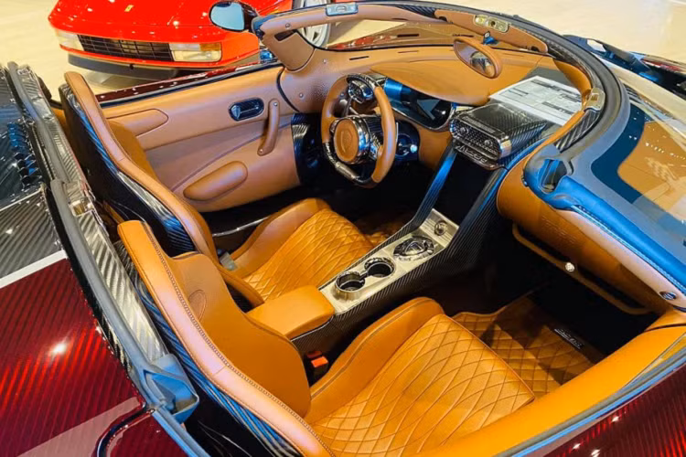 Tin tức ban đầu cho hay, siêu phẩm Koenigsegg Regera này sẽ được vận chuyển bằng máy bay riêng của đại gia này và nếu Hoàng Kim Khánh không tung ảnh về chiếc xe triệu đô Koenigsegg Regera mình mua, rất có thể chiếc xe của đại gia Campuchia sẽ sớm lộ ảnh về Asean và qua đó trở thành mẫu xe đầu tiên xuất hiện tại đây.