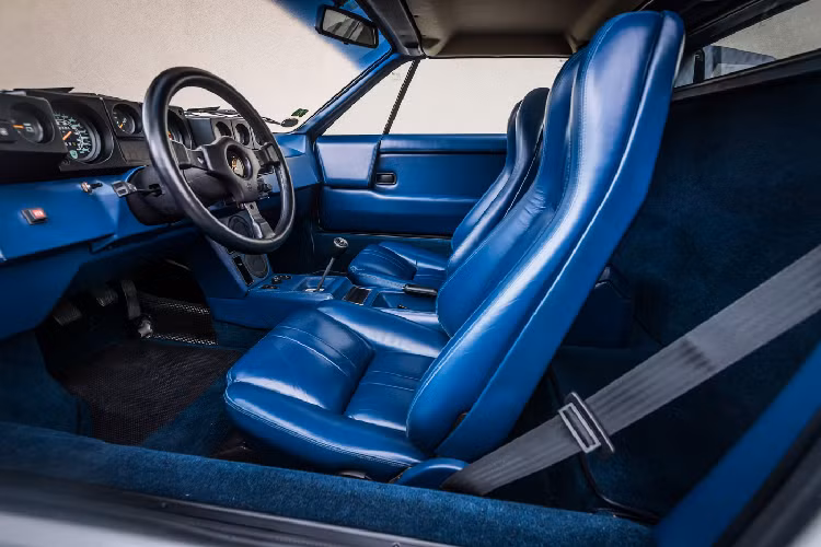 Phiên bản thương mại của Jalpa bắt đầu được sản xuất năm 1982. Phiên bản này sở hữu cấu trúc thân xe bằng thép, các phần cản xe cùng các hốc hút gió trên nắp động cơ được sơn màu đen. Đèn hậu của xe được đặt nằm ngang. Xe được trang bị bộ mâm xe hợp kim 16 inch được lấy trực tiếp từ nguyên mẫu Athon, với bộ lốp Pirelli P7.