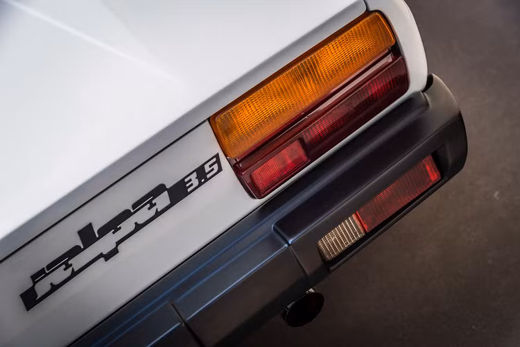 Cải tiến kỹ thuật quan trọng nhất trên siêu xe Lamborghini Jalpa là sự phát triển cuối cùng của động cơ V8 90 độ được làm hoàn toàn bằng nhôm với bốn trục cam điều khiển bằng xích. Động cơ này ban đầu được lắp đặt trên Urraco và Silhouette.