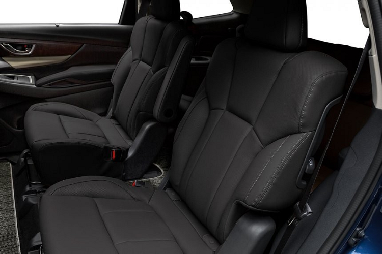 Ở hàng ghế đầu tiên, Subaru Evoltis 2021 được trang bị ghế lái chỉnh điện 10 hướng và ghế phụ lái chỉnh điện 4 hướng. Không những thế, ghế trước của xe còn có tính năng sưởi ấm hoặc làm mát, kích hoạt bằng nút bấm. 