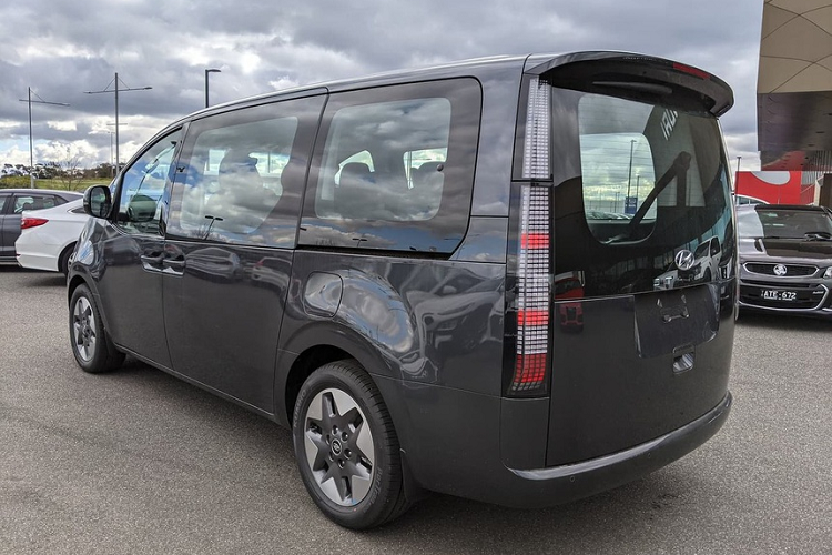 Ngoài ra, nó còn có một tùy chọn động cơ hút khí tự nhiên dung tích 3.5 lít với công suất 268 mã lực và 331 Nm mô-men xoắn cực đại. Hộp số cũng có hai tùy chọn gồm loại số sàn 6 cấp và số tự động 8 cấp.