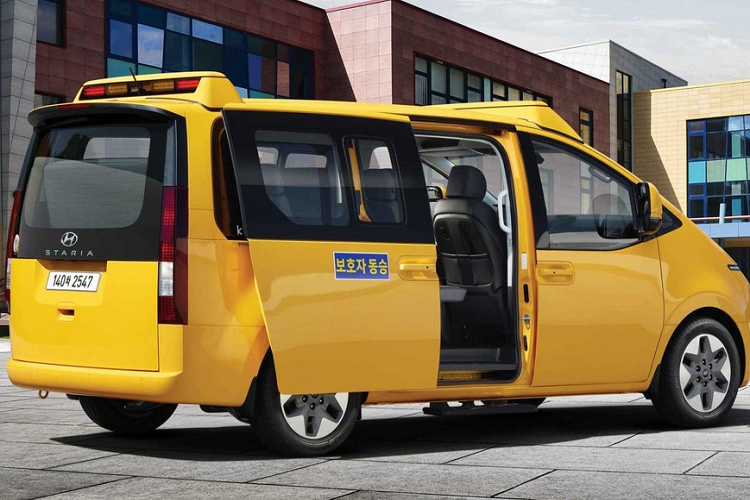 Hyundai hiện đang nỗ lực mở rộng dòng sản phẩm Staria. Công ty Hàn Quốc đã giới thiệu Staria Load với cấu hình 2 chỗ hoặc 5 chỗ để chừa ra không gian chở hàng rộng rãi phía sau. Trong tương lai gần, công ty cũng dự định giới thiệu một phiên bản chuyên phục vụ mục đích cắm trại.