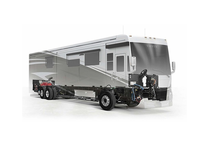 Giống như hầu hết các sản phẩm trước đó của Tiffin, Zephyr motorhome cỡ lớn được phát triển trên nền tảng khung gầm PowerGlide độc quyền với khả năng mang đến sự ổn định thân xe và thoải mái tuyệt đối. Cung cấp sức mạnh cho Zephyr là động cơ Cummins X15 mạnh 605 mã lực và 2.644 Nm momen xoắn, kết hợp cùng khung gầm PowerGlide cho sức kéo tối đa 20.000 lbs (khoảng 9.072 kg).