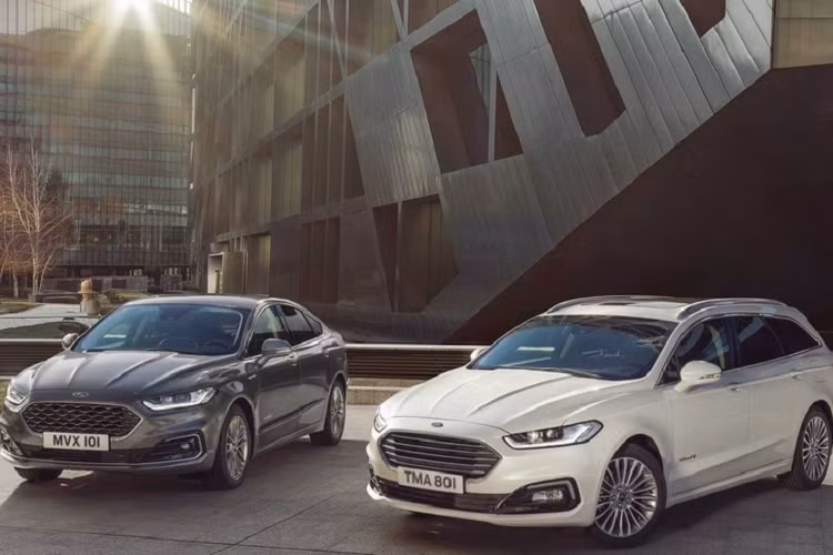 Sau Fusion, Ford Mondeo se bi 